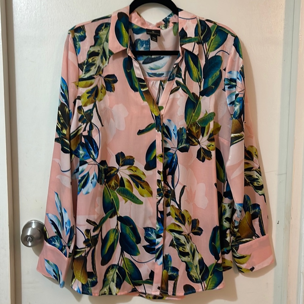 Elegant Worthington blouse in size XL.